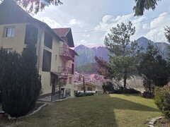 Vila de vanzare cu 8 camere si garaj in Busteni